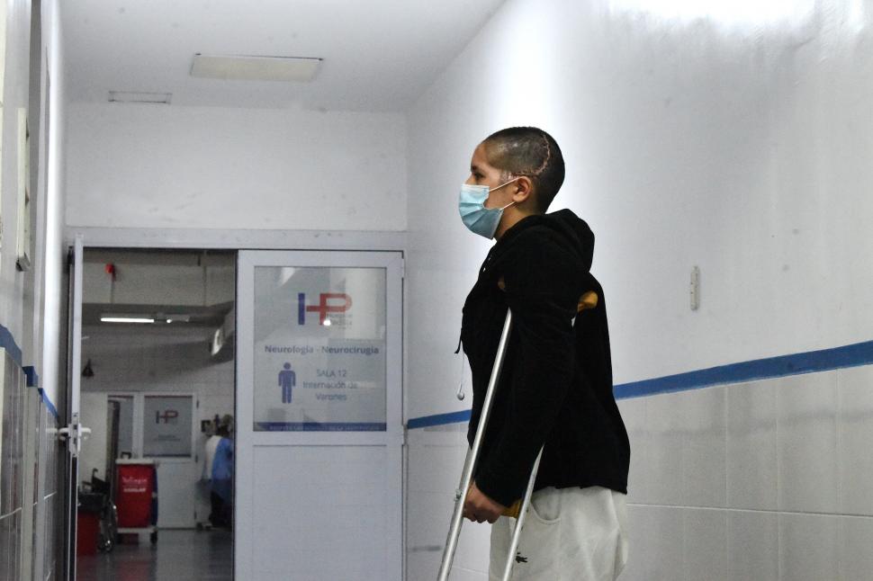 CICATRIZ. Abigail Leiva sufrió un accidente en moto y debió ser operada.