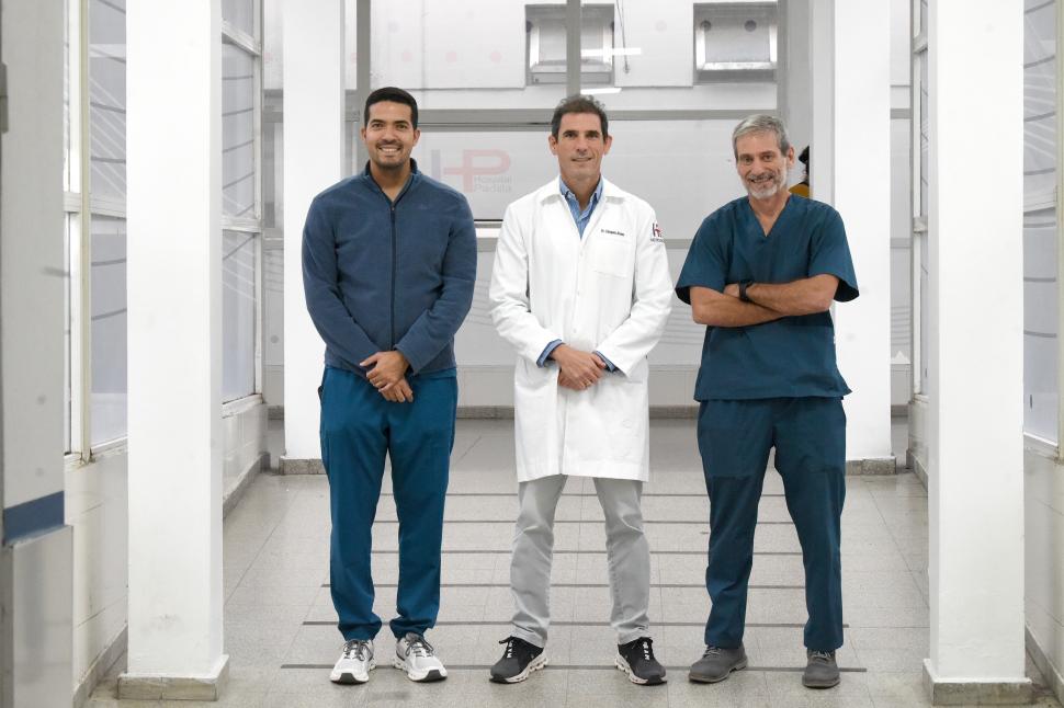 MÉDICOS ENCARGADOS. De izquierda a derecha: Ricardo Rua, Álvaro Campero y Juan Conrado Rivadeneira.