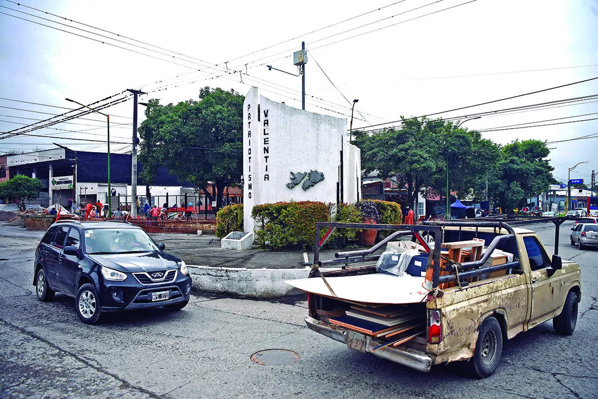 ROTONDA. Los vecinos de Tafí quieren sacarla, pero tienen sentimientos encontrados con el monumento.