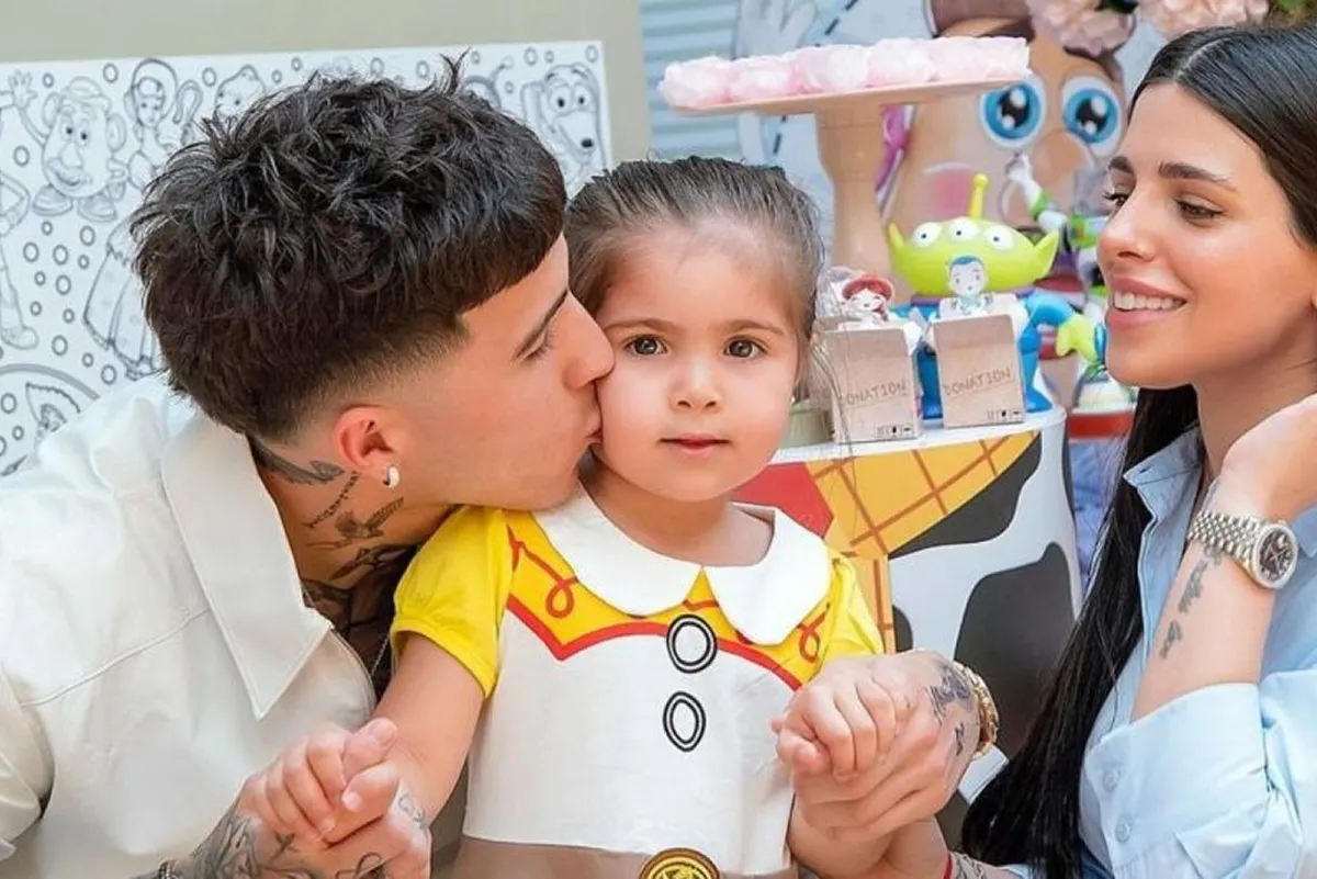 La hija de Enzo Fernández demostró ser una niña súper estimulada cognitivamente.
