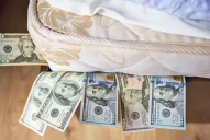 Qué son los “dólares del colchón”: el término clave de la economía argentina