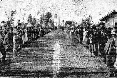 Recuerdos fotográficos: dos gobiernos, una plaza