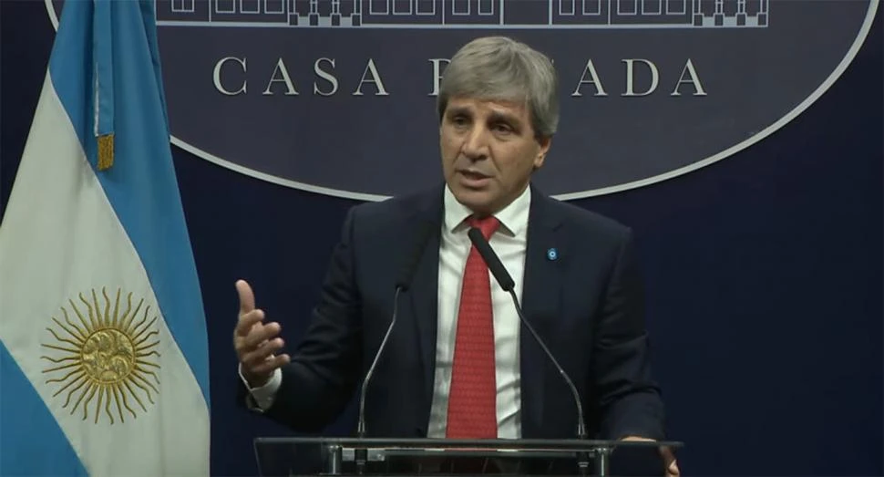 EN CONFERENCIA. El ministro de Economía anunció el nuevo régimen para la utilización de los ahorros.