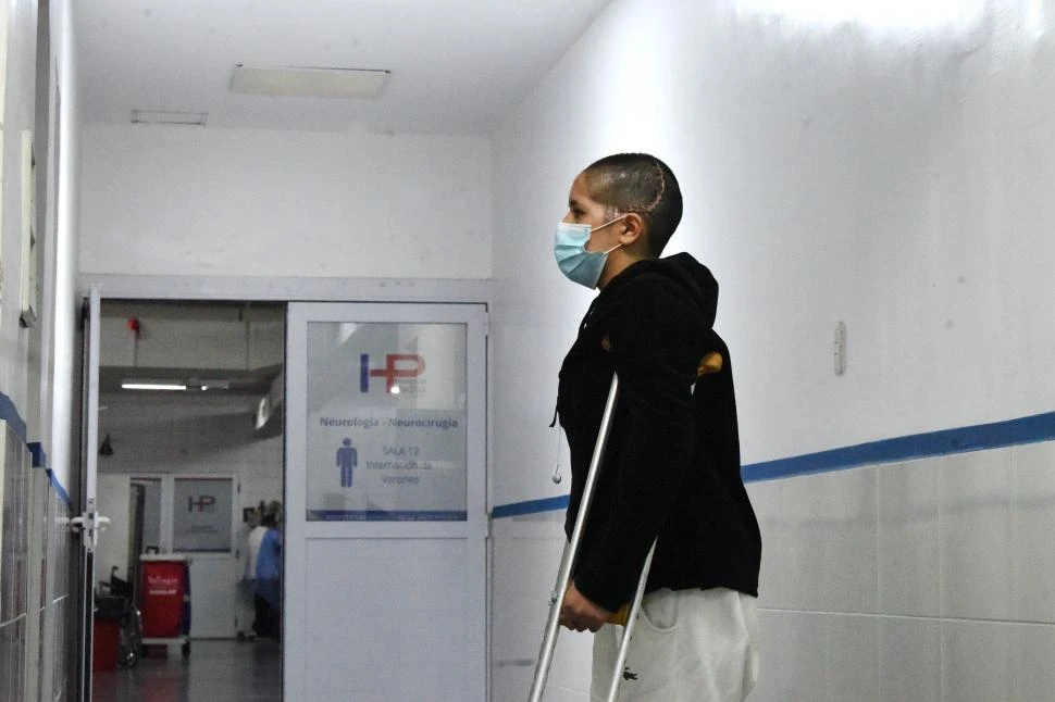 CICATRIZ. Abigail Leiva sufrió un accidente en moto y debió ser operada.