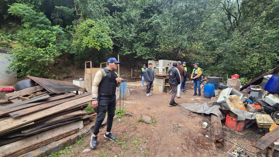 RECUPERADO. El predio tomado que está al frente de los merenderos en El Cadillal ya están en poder del Ente Tucumán Turismo.