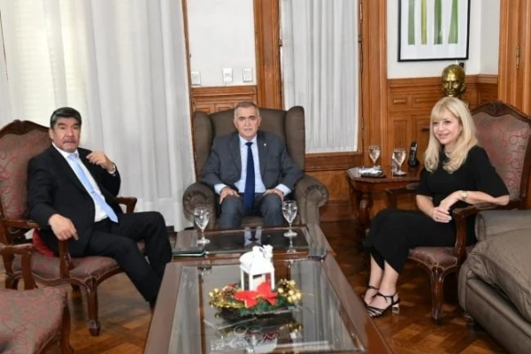 Jaldo, a dos puntas: contiene a Cristina y consiente a Milei