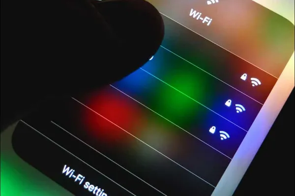 Por este motivo deberías apagar el Wi-Fi de tu celular cuando salís de casa