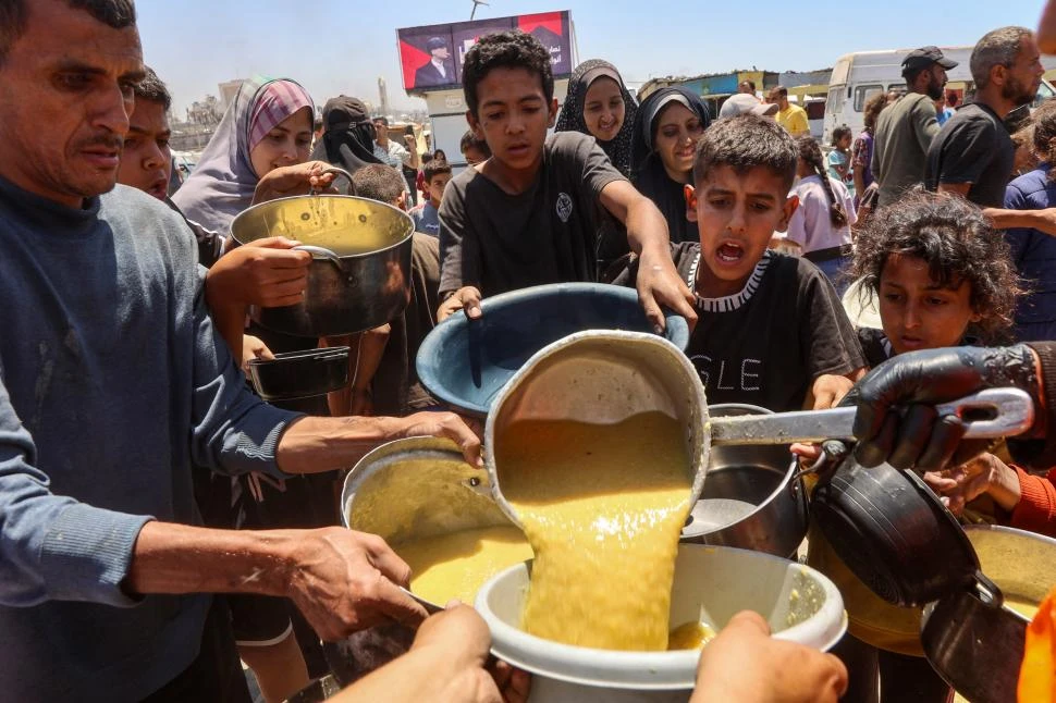 DESESPERADOS. La población gazatí sufre un bloqueo de 11 semanas.