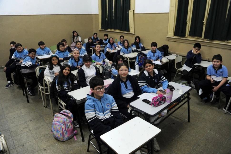 SEXTO AÑO. Caras de alivio y orgullo tras el examen de lengua.