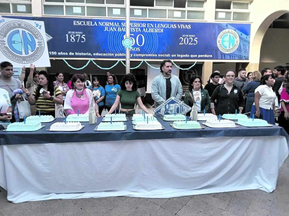 PASTELES. Hubo un total de 15 tortas para esta feliz celebración.