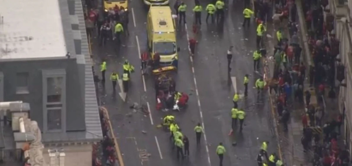 Veintisiete personas heridas, entre ellas cuatro niños, es el saldo hasta el momento de la multitud que fue atropellada en Liverpool