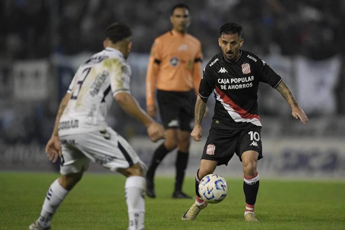 GOLEADOR. Juan Cuevas empató el partido con un golazo de volea.