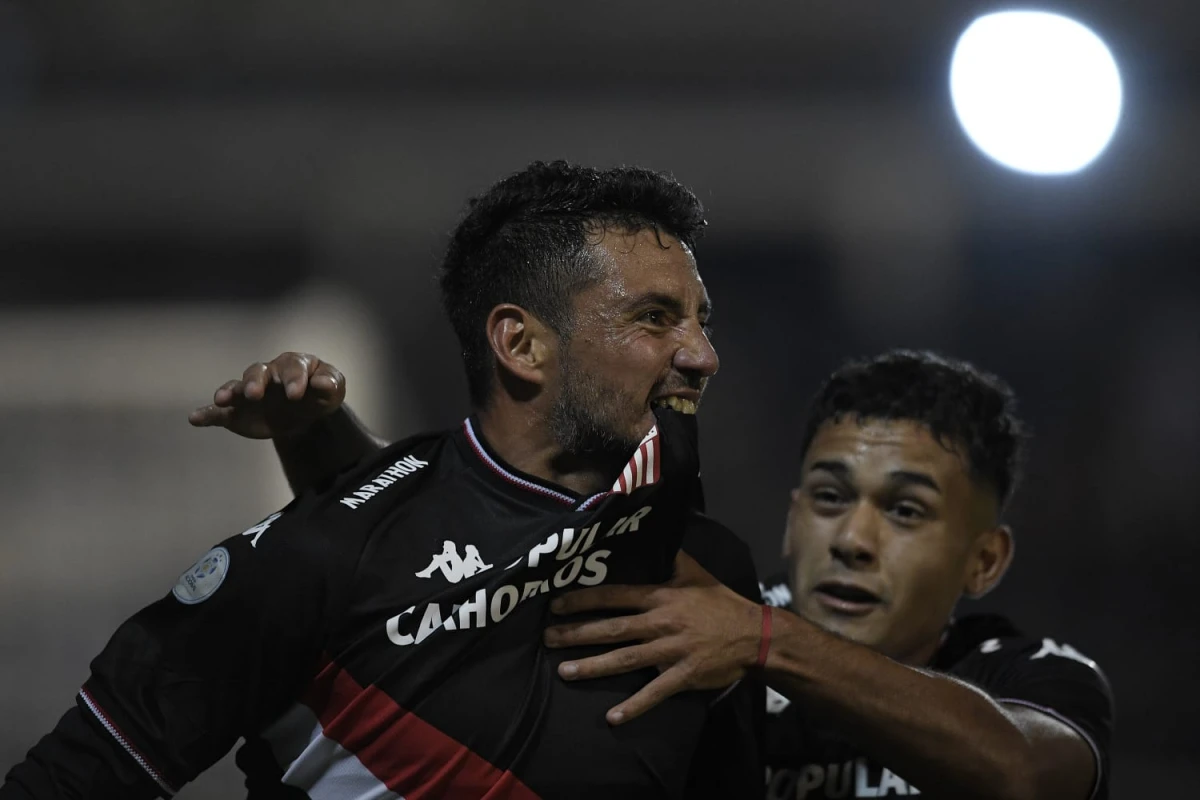 INGRESO EXPLOSIVO. Jesús Soraire reemplazó a Juan Cuevas y respondió con el gol del triunfo.