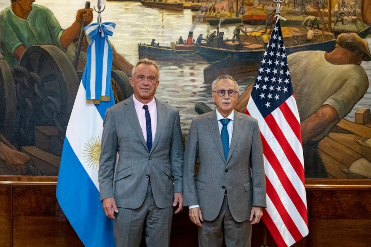 REUNIÓN BILATERAL. El ministro de Salud, Mario Lugones, mantuvo un encuentro con su par estadounidense, Robert F. Kennedy Jr.