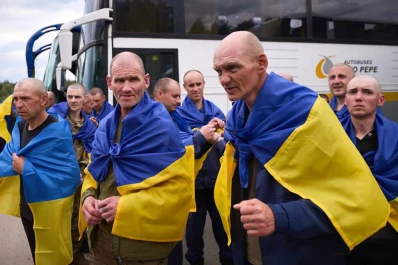 Guerra entre Rusia y Ucrania: lágrimas y sonrisas en el intercambio de prisioneros