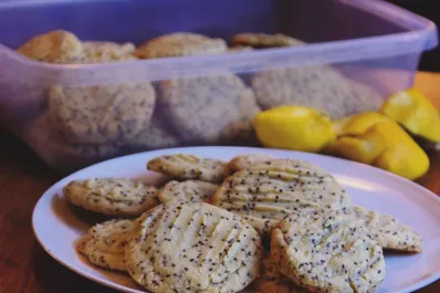 Galletitas de limón y chía sin harinas para disfrutar en la tarde de lluvia
