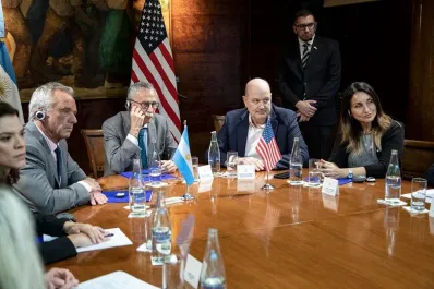 El Gobierno anunció una reforma sanitaria y confirmó la salida de la Organización Mundial de la Salud