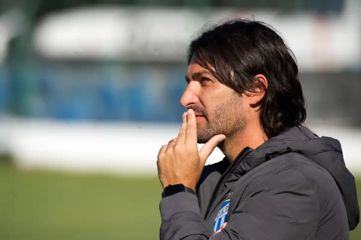 TRABAJO. Colace ya piensa cómo modelará el primer 11 al frente del plantel superior del Decano.