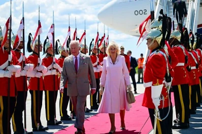 Estados Unidos suspende las visas a estudiantes