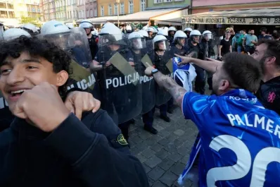 Tensión en Europa: hinchas de Betis y Chelsea protagonizaron graves incidentes
