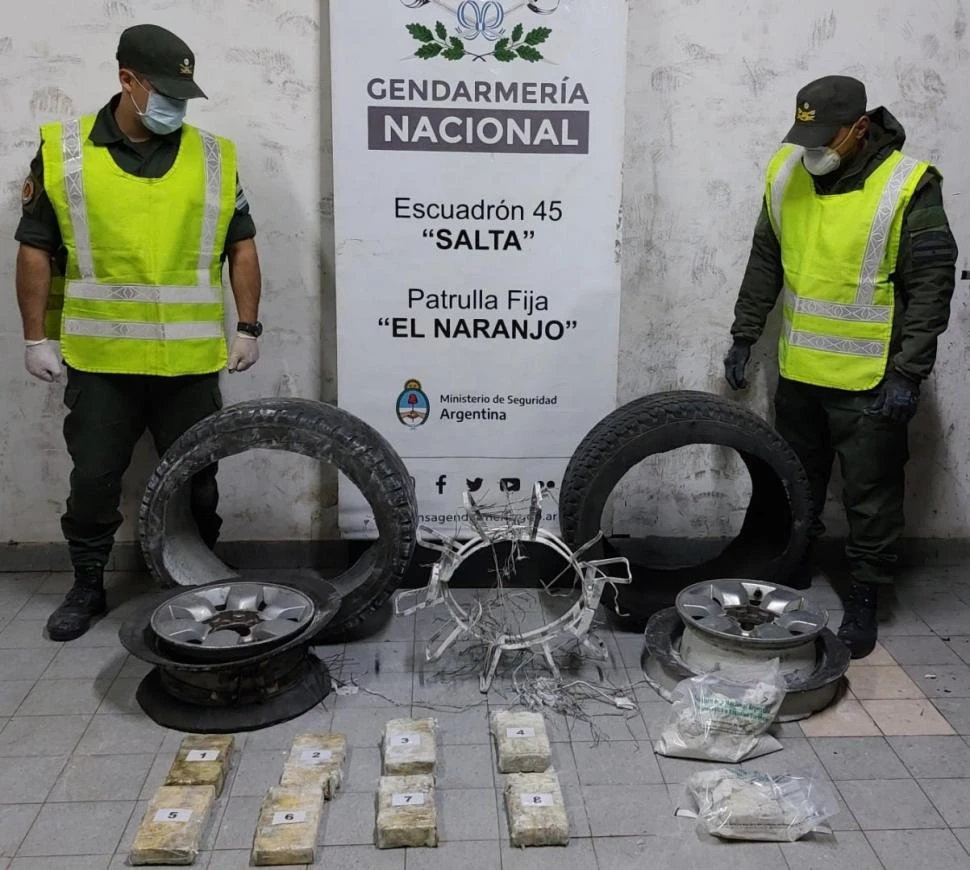 Descubren que traían 11 kilos de cocaína ocultas en ruedas