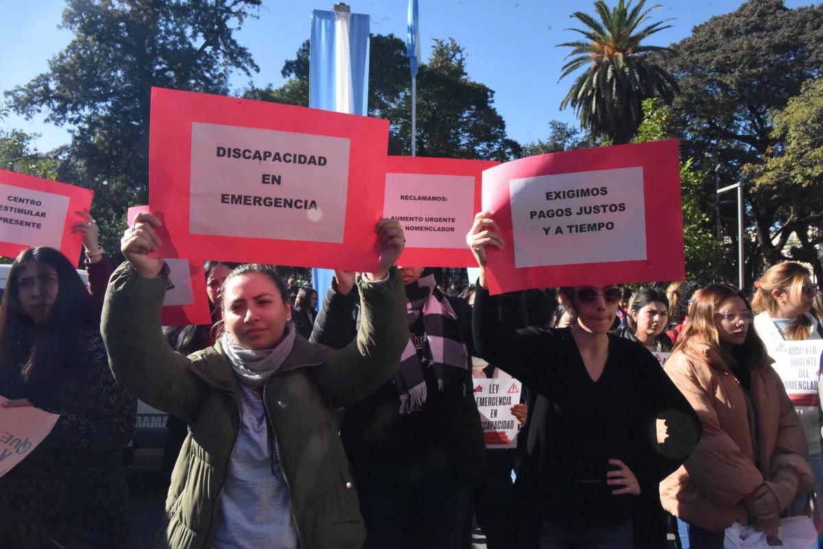 Movilización en la plaza Independencia. LA GACETA / ANALÍA JARAMILLO