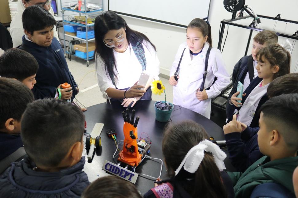 Robots y ecología definen un nuevo idioma escolar