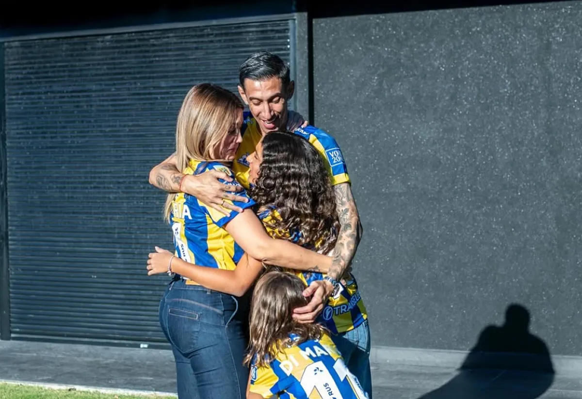 La familia de Di María regresa a Rosario.
