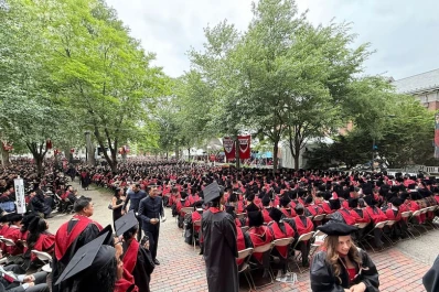 Ceremonia en Harvard: una graduación tensa y en medio de amenazas