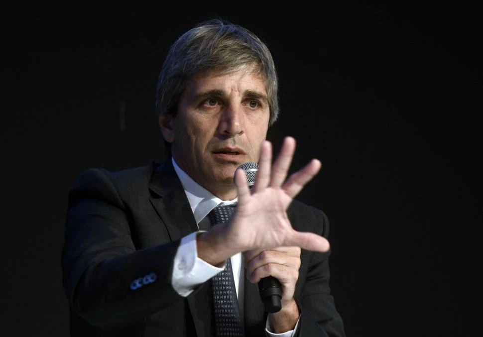 Caputo llega a esta ciudad tras haber colocado deuda entre inversores externos, en medio del proceso para reconstituir las reservas del Banco Central.