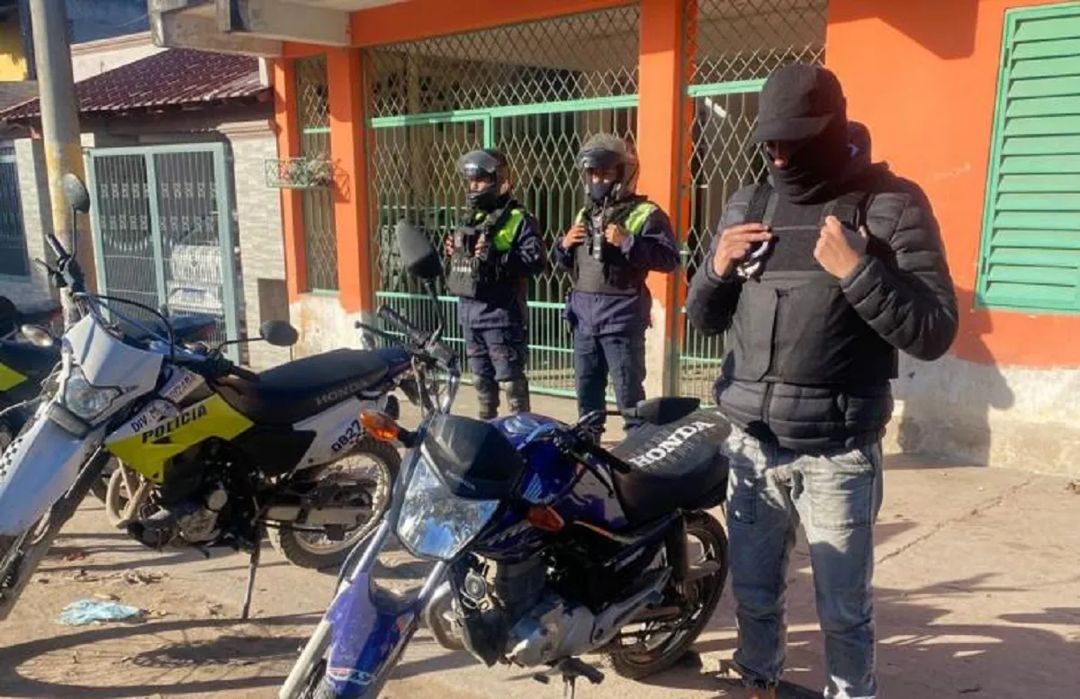 Violento asalto a dos adolescentes: detuvieron al presunto autor y secuestraron un arma