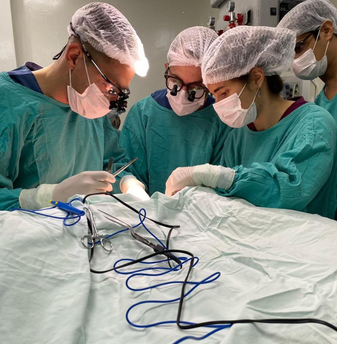 El jugador de Los Tarcos que combina guardias médicas con partidos de hockey