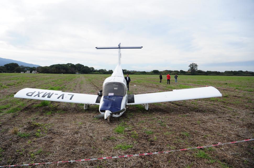 RESGUARDADA. La avioneta color blanca y azul, Tomahawk II, será sometida a diferentes peritajes desde hoy.