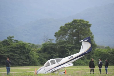 Susto en Yerba Buena: qué se sabe del aterrizaje forzoso de la avioneta