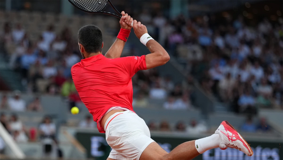 INOXIDABLE. Djokovic, a los 38 años, buscará la clasificación a cuartos de Roland Garros, torneo que ganó tres veces.