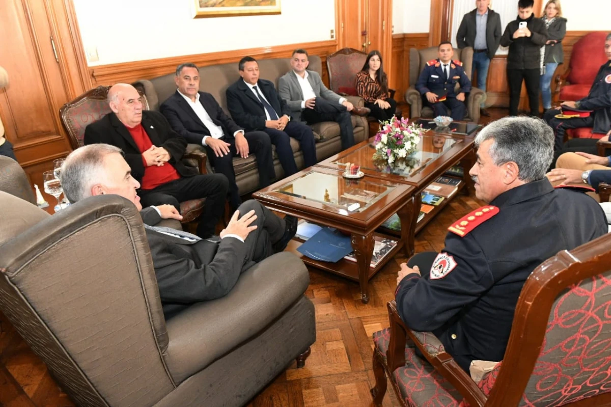 Jaldo respaldó la labor de los Bomberos Voluntarios en su día