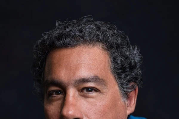 Fabián Soberón: “Escribo para tomarme un respiro del dolor y del mal”