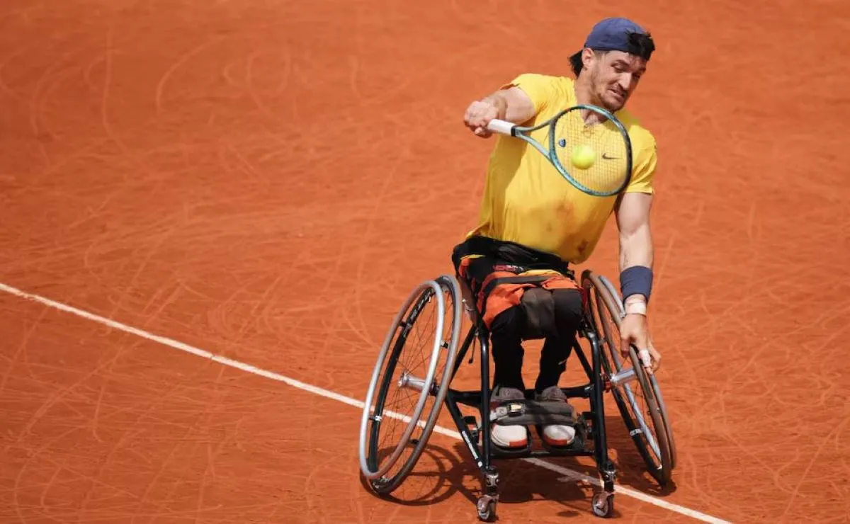 PRECISO. Fernández ejecuta el revés con un gesto técnico impecable.