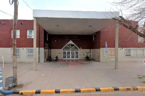 Un estudiante fue apuñalado con un destornillador al salir del colegio