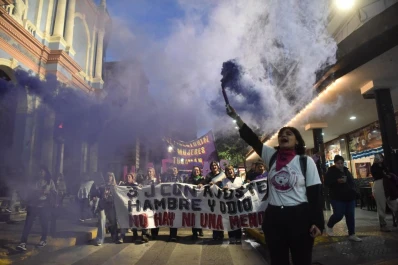 La crítica al ajuste de Nación acaparó la marcha de mujeres