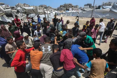 Una cuestionada ONG cierra centros de ayuda en Gaza