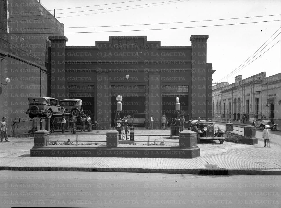 Recuerdos fotográficos: una esquina con olor a nafta