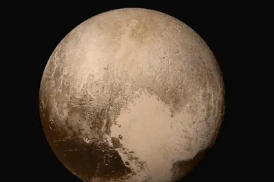 Plutón sorprende otra vez: el Telescopio James Webb revela que su atmósfera es única en el Sistema Solar