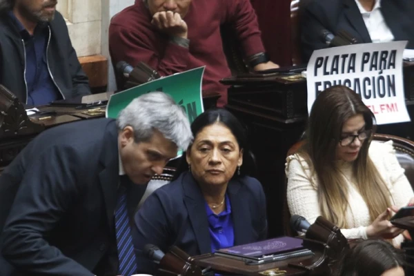 La suba a los jubilados: ausencias, silencios y sorpresas entre los diputados tucumanos