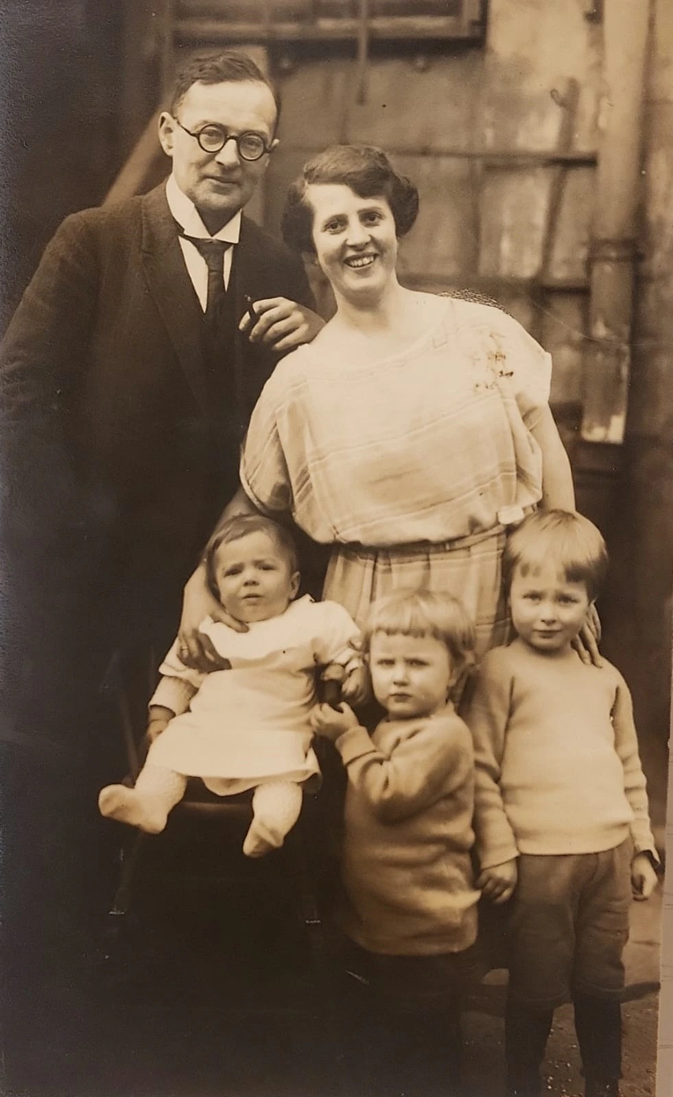 1925. José Würschmidt y Leonor Schmidt con sus tres primeros hijos, en la última foto antes de dejar Alemania.