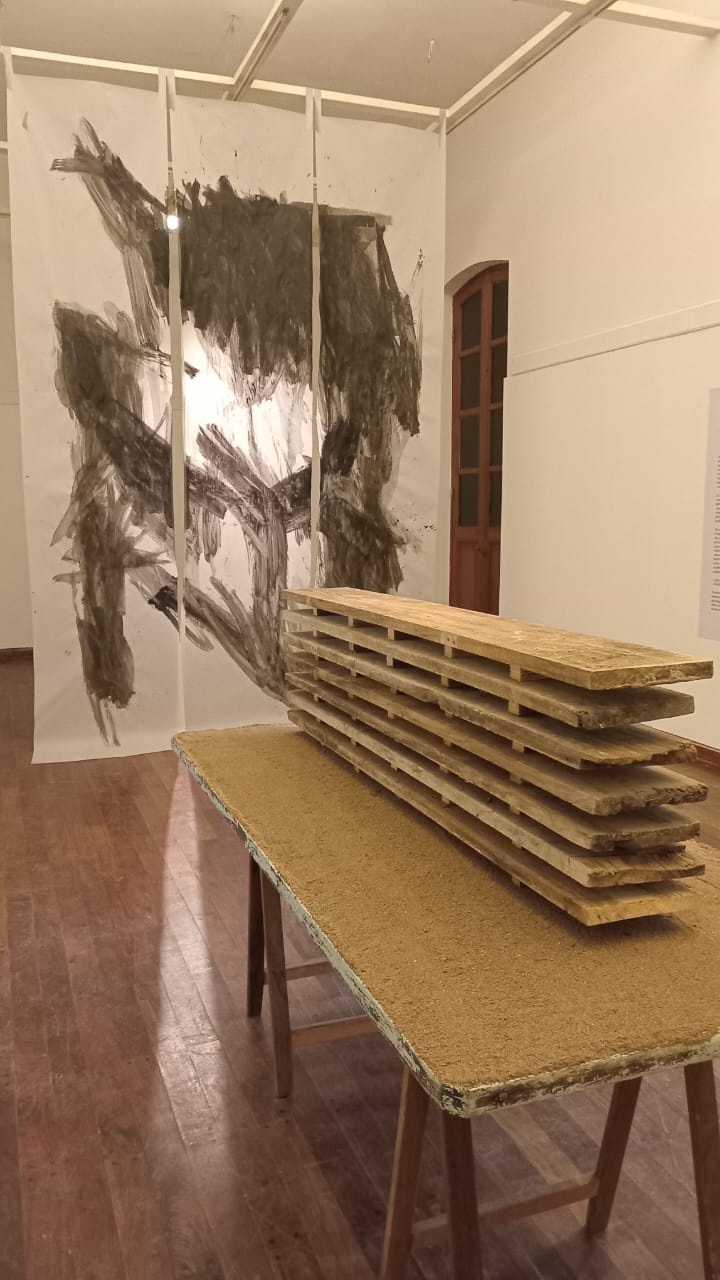 EDIFICIO INCONCLUSO. Una referencia a la construcción en San Javier.