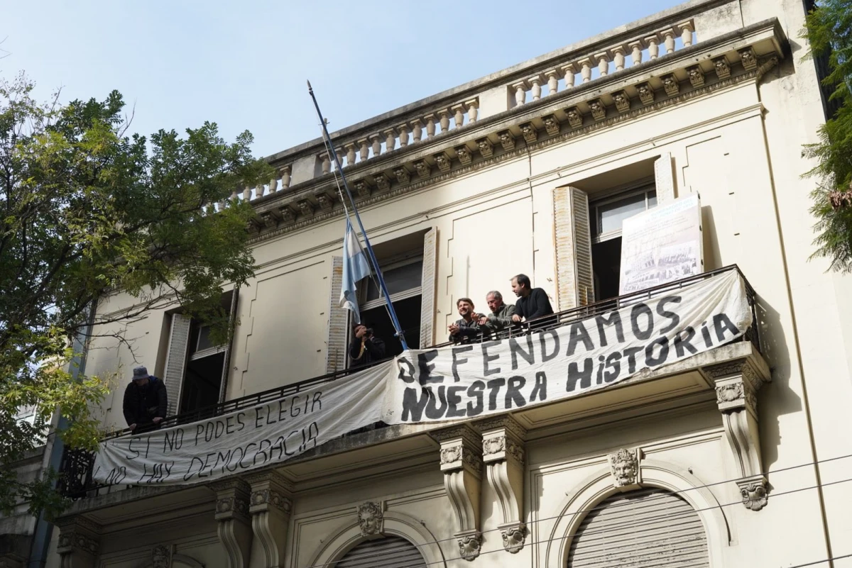 DETUVIERON A GRABOIS. Tomó junto a un grupo de militantes la sede del Instituto Perón en la Ciudad de Buenos Aires.