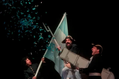 Próceres de la Patria: obras en la Sociedad Francesa