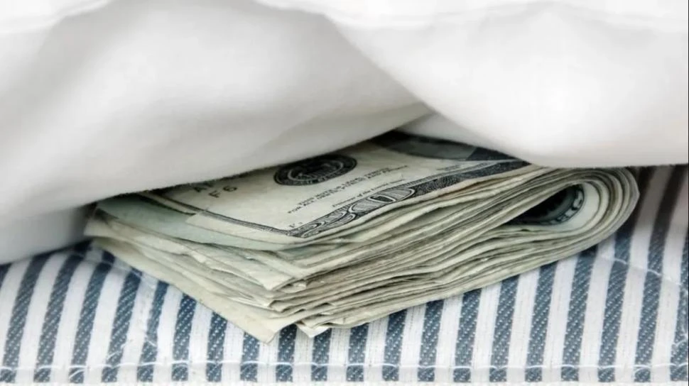 DÓLARES DEL COLCHÓN. Con el proyecto de ley del Ejecutivo, se modificarán los umbrales por donde el Estado “persigue” por evasión.