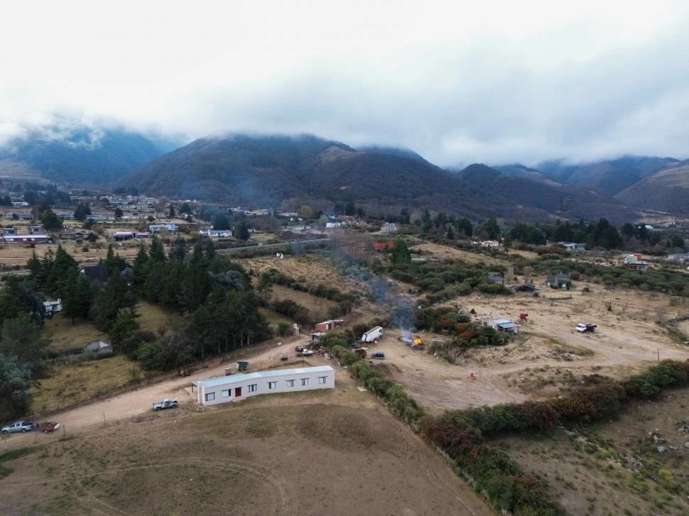 CONSTRUCCIÓN. Los Yapura edificaron una vivienda en las tierras donde antes sembraban; allí residen el empleado municipal, su esposa y sus hijos. 